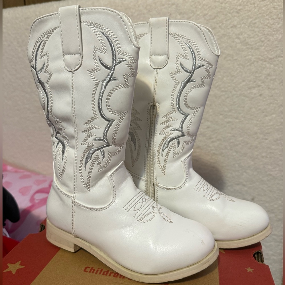 Girl white Boots size 11